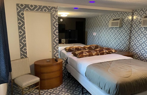 Garden City Hotel | Carole Motel