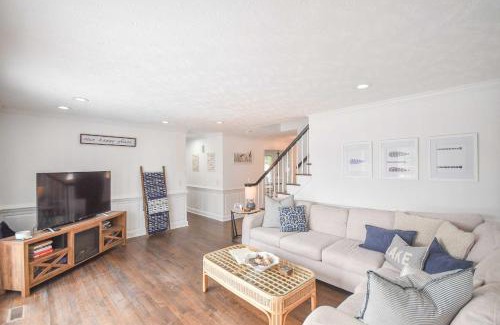 Olivia House | Carolina Lakes Family Home with Pool, Kayaks and Dock!