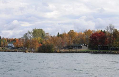 Algoma District Hotel | Carolyn Beach Inn