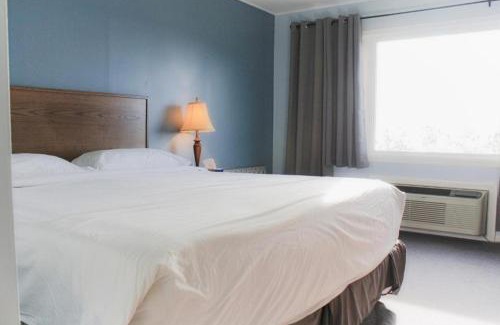 Algoma District Hotel | Carolyn Beach Inn