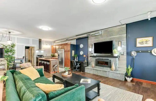 Englewood Apartment | Carousel 2 - a proven location with a proven Host