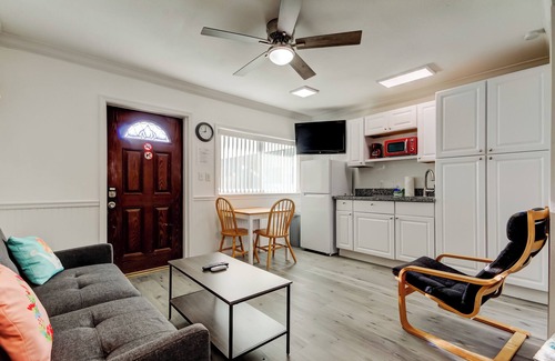 Sunset Reef Hotel | CAROUSEL SUITES - VACATION STEPS FROM THE BEACH - SUITES #5 - NEWLY RENOVATED