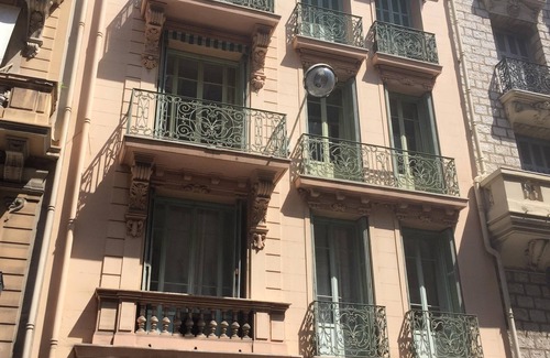 Nice City Centre Apartment | Carré d'or Le Giuliano Mer Negresco Registration number 0688 003559 UF
