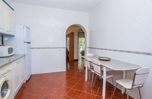 Albardeira Villa | Carrell Red Villa, Wifi, Terrace
