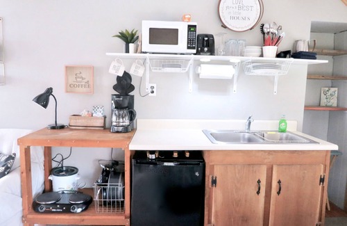 Nelsonville Apartment | Carriage House, at Nine Pines Farm - Hot Tub & Walking Trails