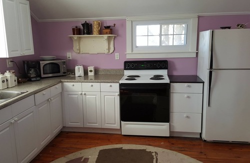 Kinderhook Apartment | Carriage House Charmer