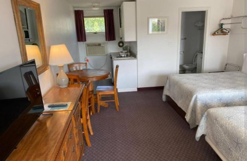 Wells Hotel | Carriage House Motel Cottages & Suites