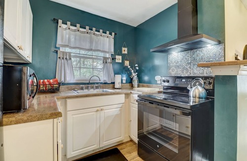 Sumter Apartment | Carriage House near parks, walking paths, and historic downtown Sumter!