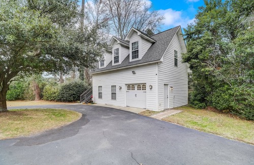 Sumter Apartment | Carriage House near parks, walking paths, and historic downtown Sumter!