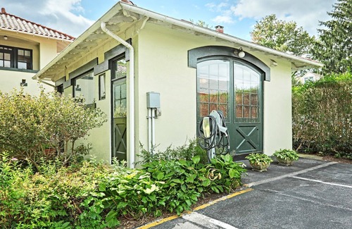 Lancaster Cottage | Carriage House w/Fireplace, Jacuzzi Tub & Firepit