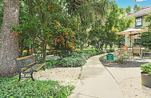 Lancaster Cottage | Carriage House w/Fireplace, Jacuzzi Tub & Firepit