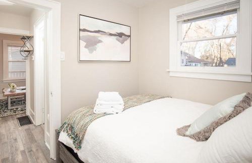 Greeley House | Carriage House Walk to UNC + Free Bikes