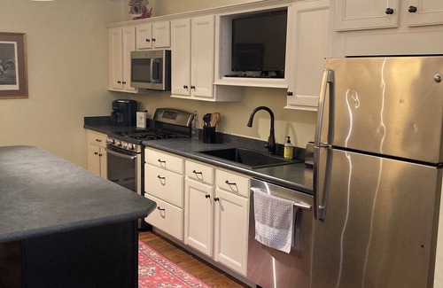 Lake George House | “Carriage House” Walking Distance Private 5 Acres.