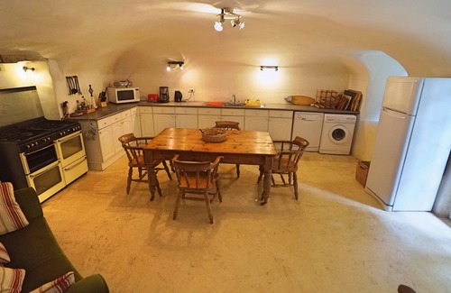 Brix House | Carriage House within the grounds of Chateau Le Mont Epinguet