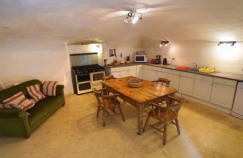 Brix House | Carriage House within the grounds of Chateau Le Mont Epinguet