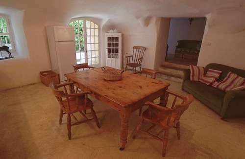 Brix House | Carriage House within the grounds of Chateau Le Mont Epinguet