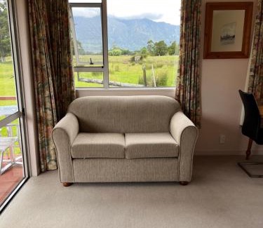Hari Hari House | Carrickfergus Cottage Unit 2