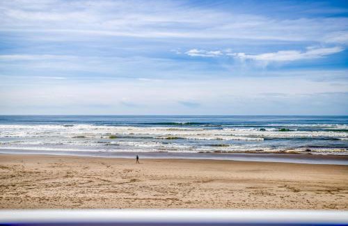 Rockaway Beach House | Carshells Condo 2 - Meredith Lodging