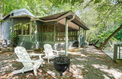 Rivers Edge House | Cartecay River Retreat with Yard and Screened Porch!