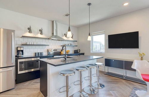 Historic Edgefield Apartment | Carter #402 by AvantStay | Mins to Downtown