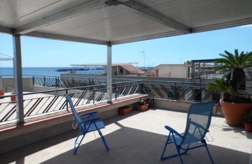 Sant'Anna Apartment | Casa 1 Sole - Mare - Montagna - con Terrazza panoramica