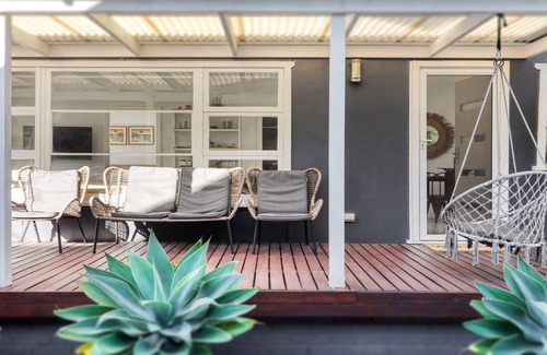 Wamberal House | CASA AL MARE | Close to beach, WI-FI | Accom Holidays