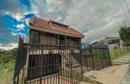 Armenia House | CASA americana Norte Armenia