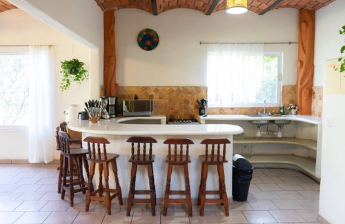 North End House | Casa Amma with garden and pool, ideal for families and friends.