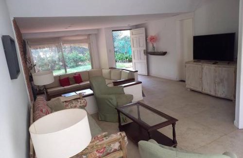 Bella Vista House | Casa amplia - Pileta y parque