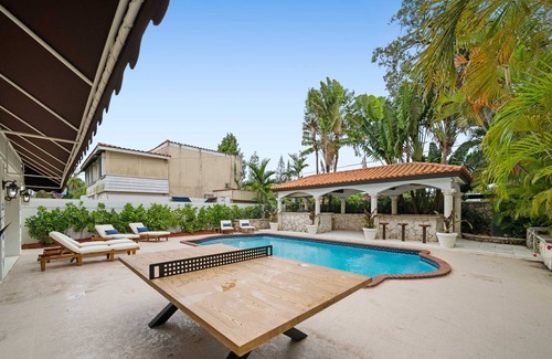 Northeast Coconut Grove Villa | Casa Azul 5BR 3BA