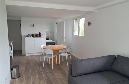 Prunay-sur-Essonne House | Casa Azul