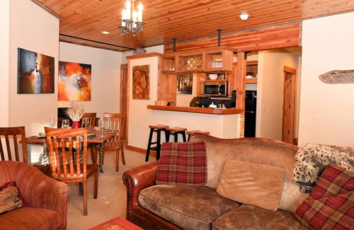 Big Sky Ski Chalet | Casa Big Sky - Two Bed Apt in Large Private Home on Groomed Ski Trail