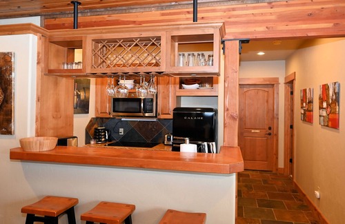 Big Sky Ski Chalet | Casa Big Sky - Two Bed Apt in Large Private Home on Groomed Ski Trail