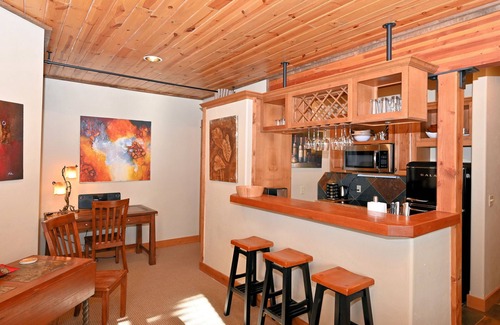 Big Sky Ski Chalet | Casa Big Sky - Two Bed Apt in Large Private Home on Groomed Ski Trail