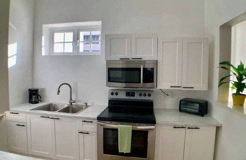 Miramar House | Casa Blanca ~ Center of Miramar: Caribbean Living