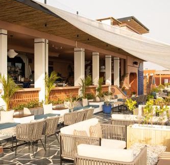 Shavri Colony Hotel | Casa Blanca Lakecity