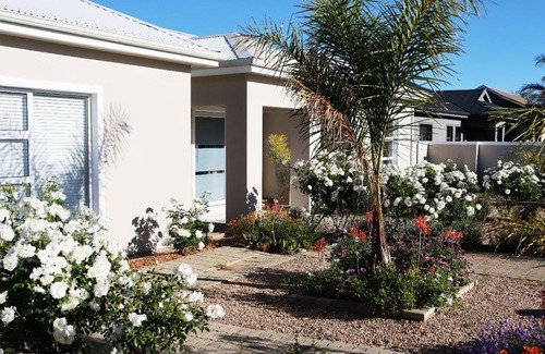 Oudtshoorn House | Casa Blanca