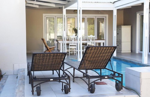 Oudtshoorn House | Casa Blanca
