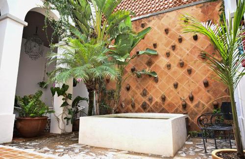 Americana Hotel | Casa Blanco by Barrio Mexico