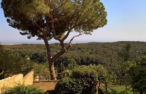 Capalbio Apartment | Casa Blu - private garden, parking, privacy and view