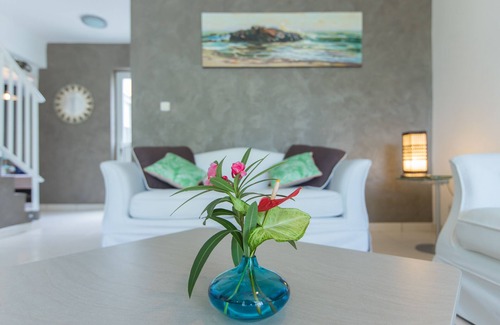 Bois d'Olives House | Casa Bois D'O ***, comfortable house with JACUZZI on Saint Pierre