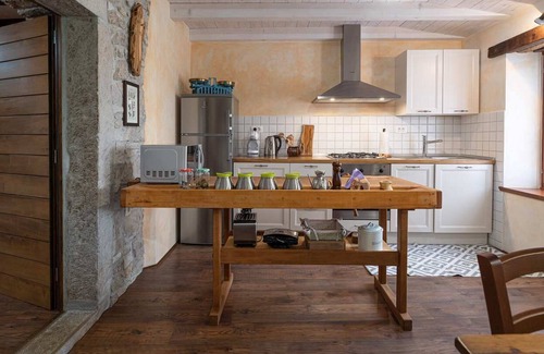 Buzet House | Casa Bombić, surrounded by vineyards, olive groves and orchards