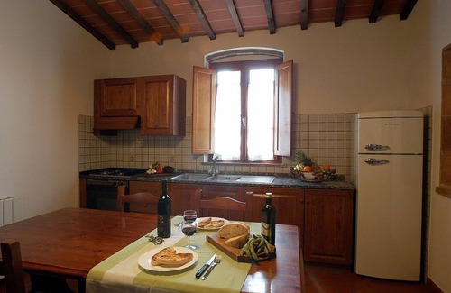 Montaione House | Casa Bonaventura A: A welcoming apartment in the characteristic style of the Tuscan countryside, with Free WI-FI.