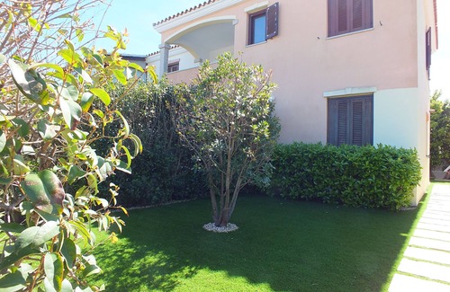 Budoni Condo | Casa Budoni cozy apartment centrally but quietly located.1km from the beach!