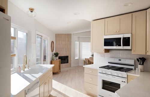 Vista House | Casa Buena New 4 bedroom house with hot tub