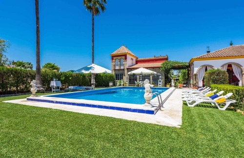Los Palacios y Villafranca House | Casa Campo La Capilla Los Palacios y Villafranca by Ruralidays