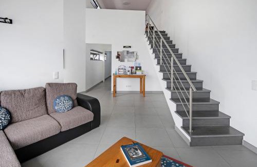 Porto Judeu House | Casa Caminho da Esperança