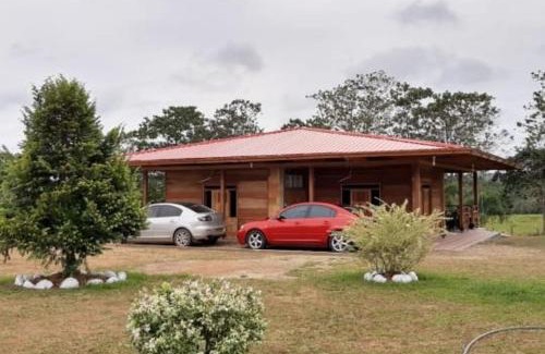 San Jose del Guaviare Ski Chalet | Casa Campestre Reina María