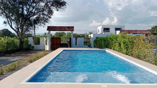 Ricaurte House | Casa Campestre La Victoria piscina privada, wifi