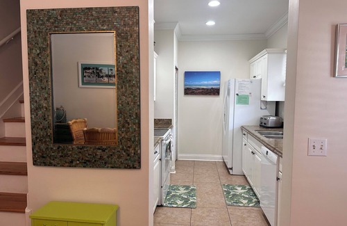 Key West House | Casa Capri Beautiful Tropical with 3 King Suites - 2 miles to beach